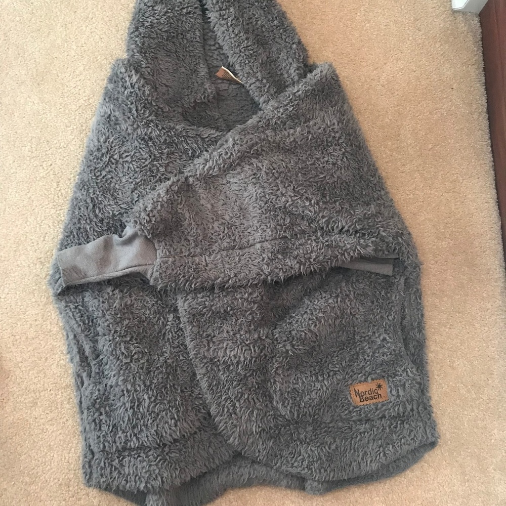 Fuzzy Grey Kitten Nordic Beach, Sherpa